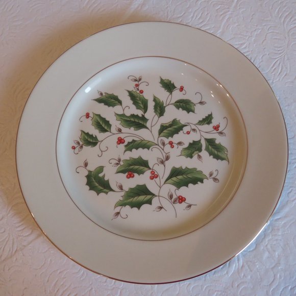 Royal Limited Holly Holiday Lunch Plates - Picture 2 of 3
